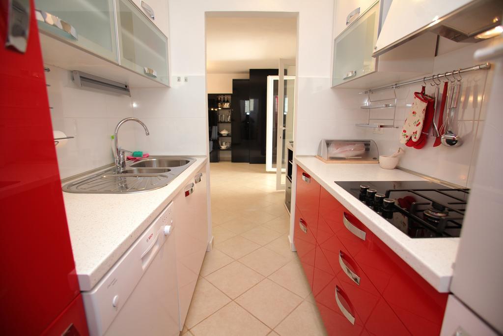 Gem Of The Sea Luxury Beach Apartment With Brand New Heating Infinity Pool Трогир Экстерьер фото