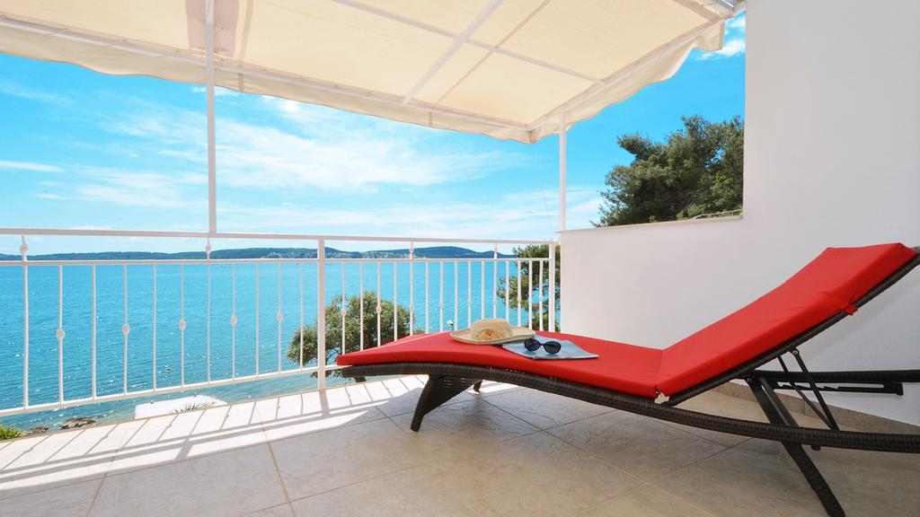 Gem Of The Sea Luxury Beach Apartment With Brand New Heating Infinity Pool Трогир Экстерьер фото