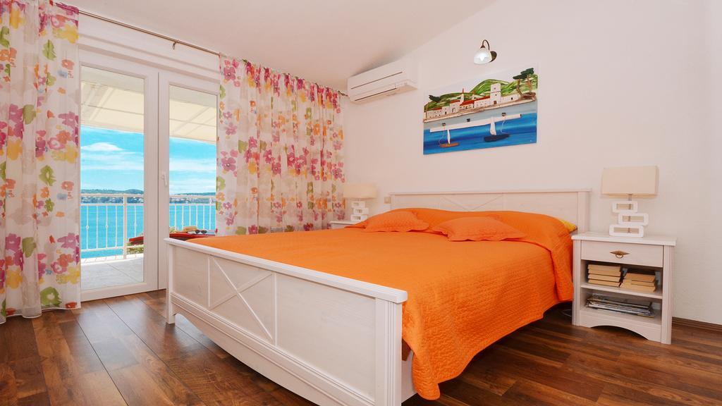 Gem Of The Sea Luxury Beach Apartment With Brand New Heating Infinity Pool Трогир Экстерьер фото
