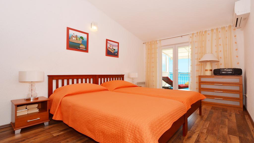 Gem Of The Sea Luxury Beach Apartment With Brand New Heating Infinity Pool Трогир Экстерьер фото