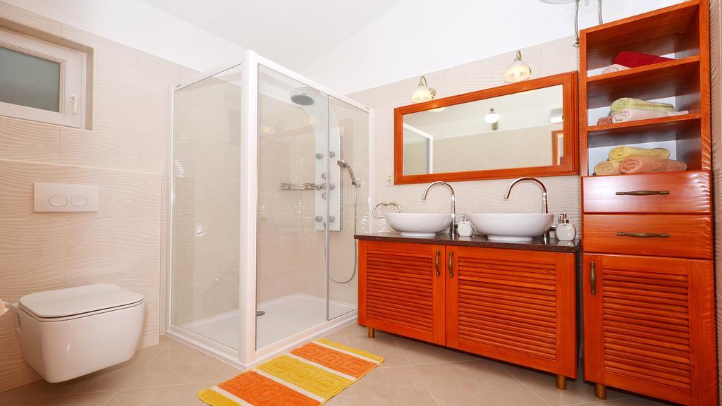 Gem Of The Sea Luxury Beach Apartment With Brand New Heating Infinity Pool Трогир Экстерьер фото