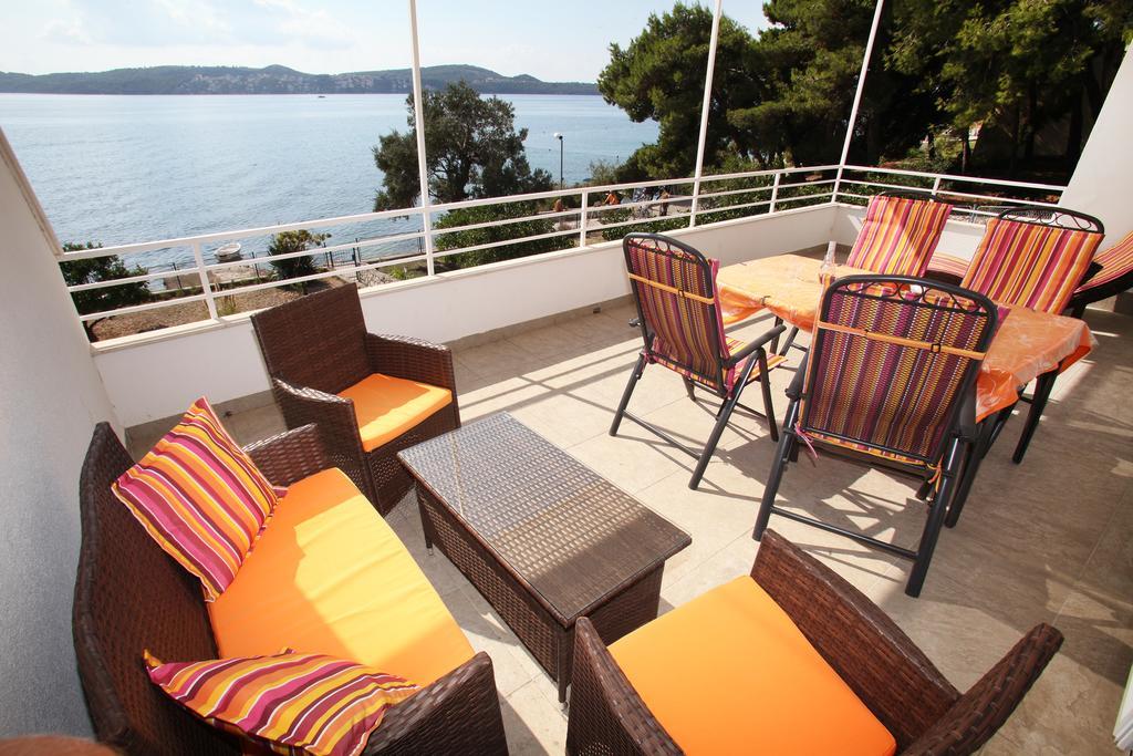Gem Of The Sea Luxury Beach Apartment With Brand New Heating Infinity Pool Трогир Экстерьер фото