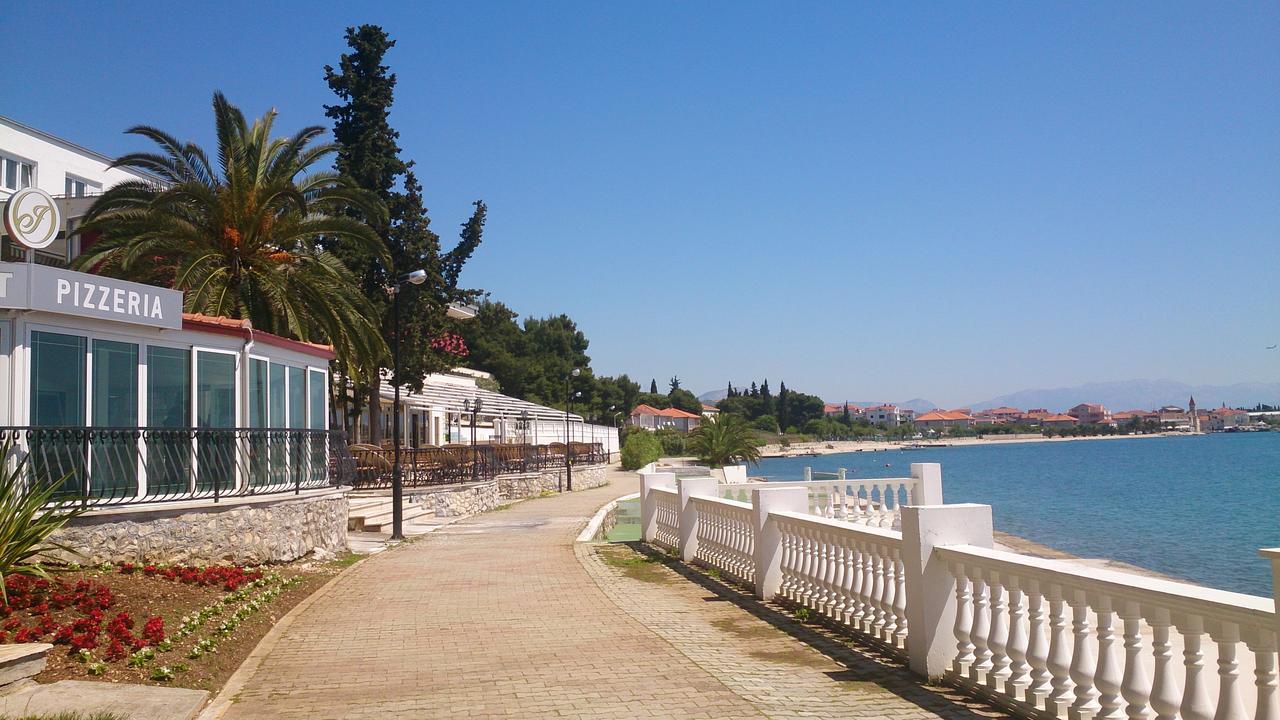 Gem Of The Sea Luxury Beach Apartment With Brand New Heating Infinity Pool Трогир Экстерьер фото