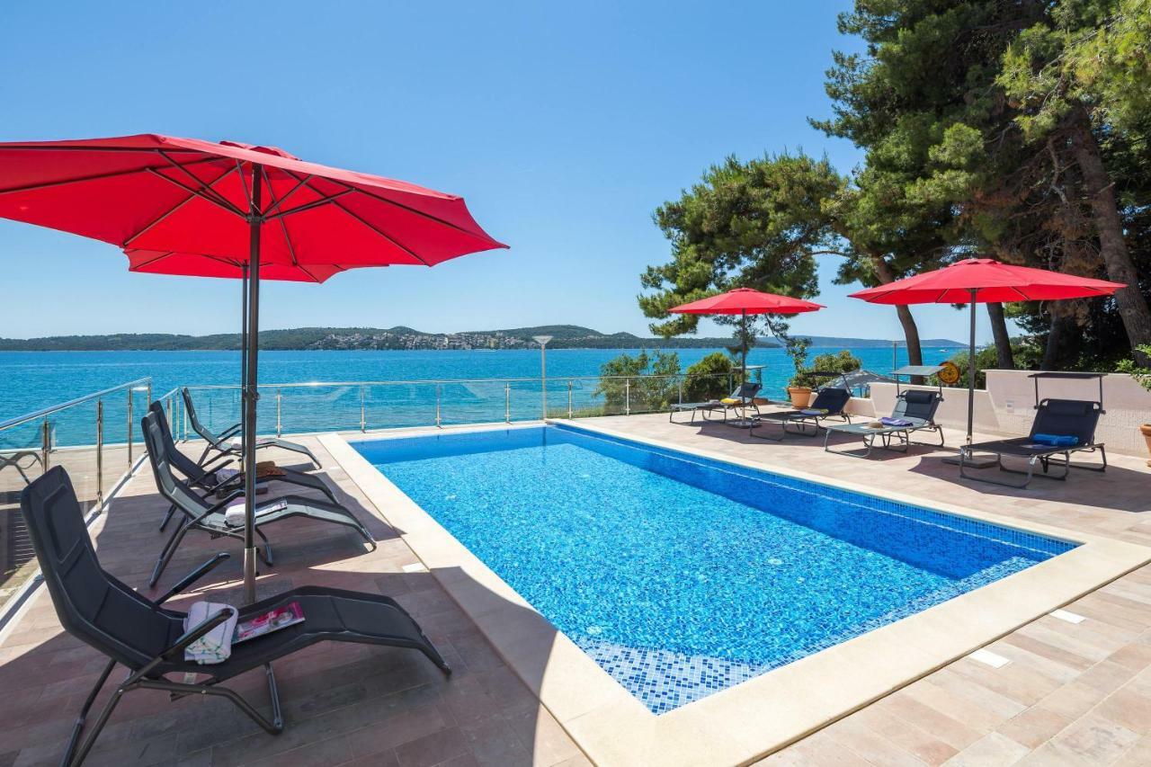 Gem Of The Sea Luxury Beach Apartment With Brand New Heating Infinity Pool Трогир Экстерьер фото