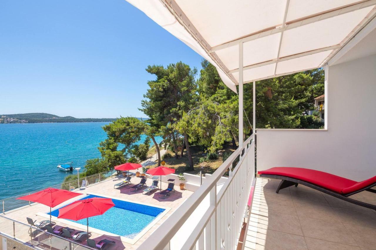 Gem Of The Sea Luxury Beach Apartment With Brand New Heating Infinity Pool Трогир Экстерьер фото
