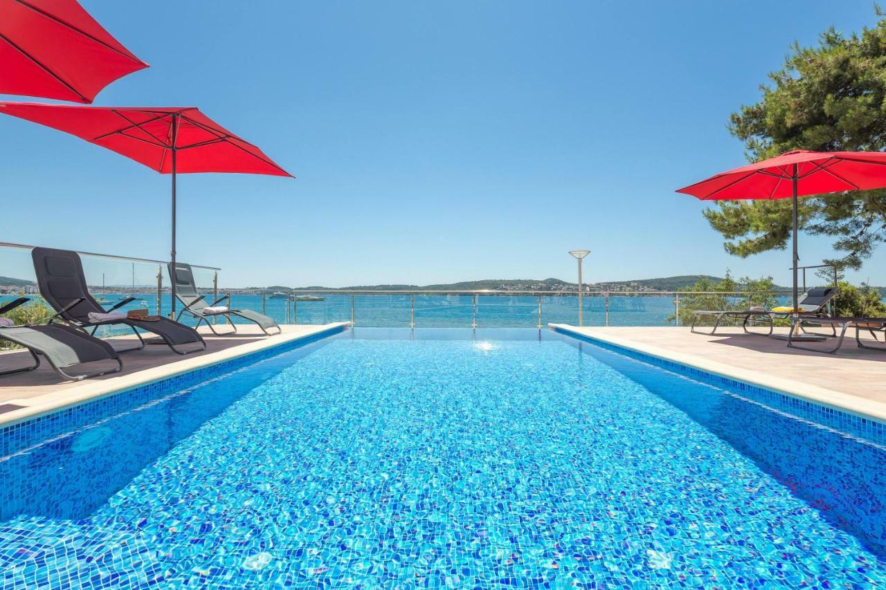 Gem Of The Sea Luxury Beach Apartment With Brand New Heating Infinity Pool Трогир Экстерьер фото