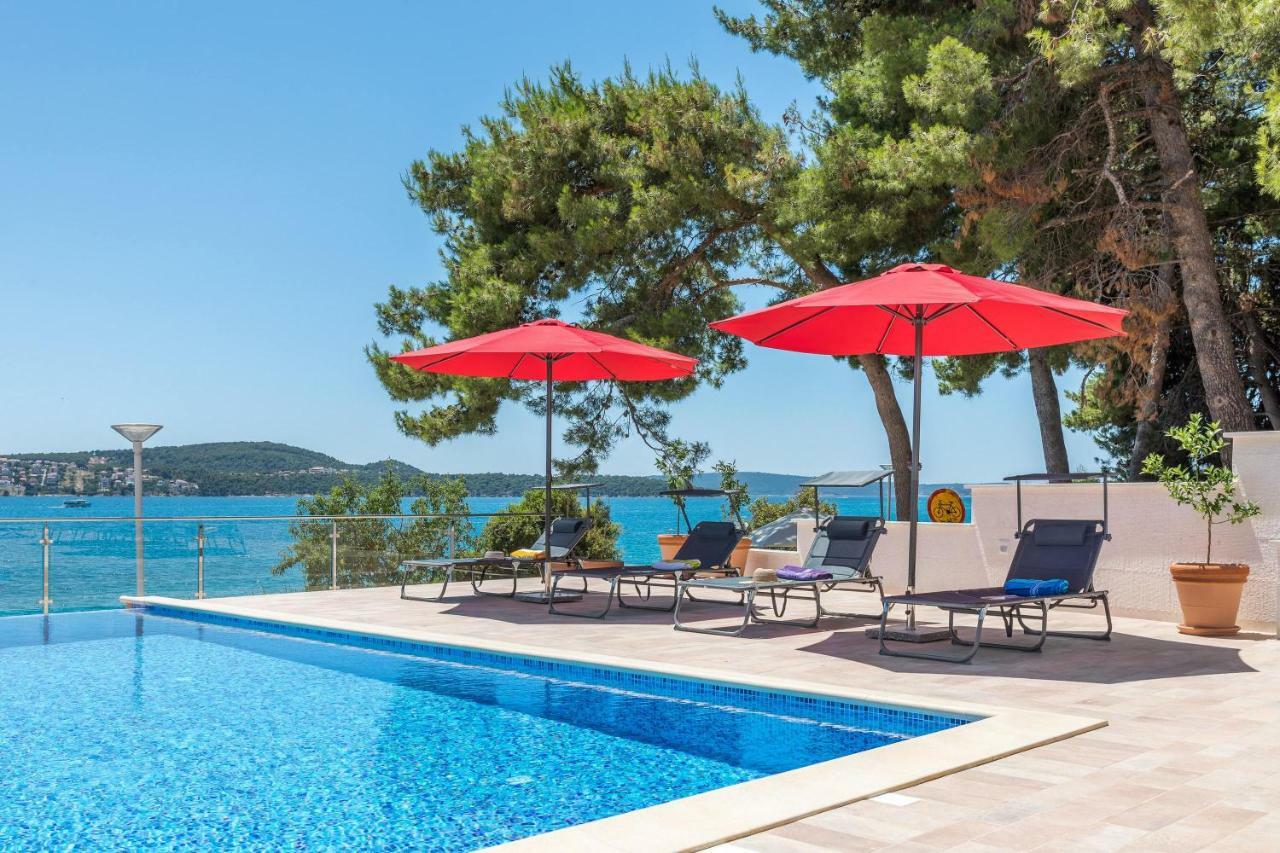 Gem Of The Sea Luxury Beach Apartment With Brand New Heating Infinity Pool Трогир Экстерьер фото
