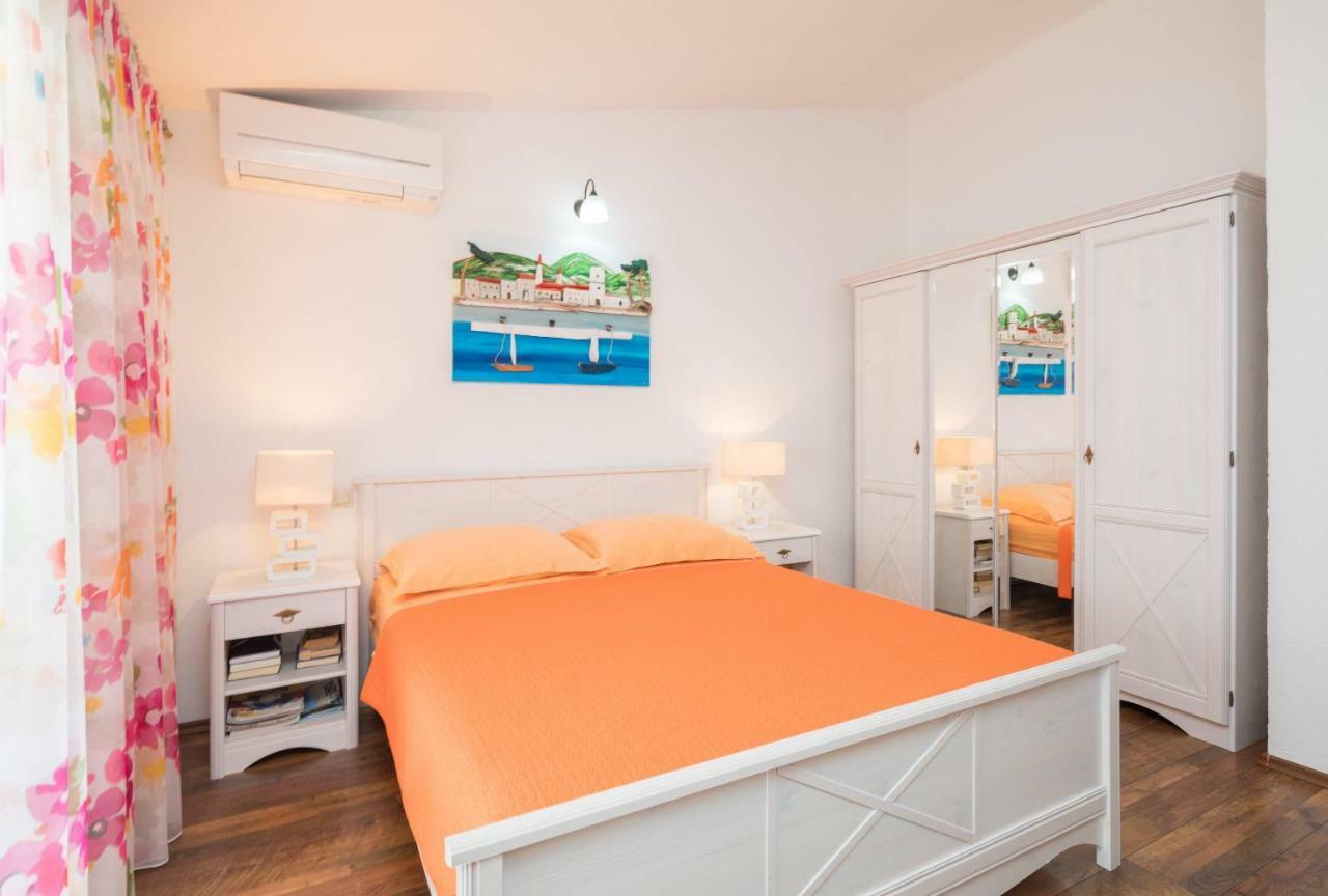 Gem Of The Sea Luxury Beach Apartment With Brand New Heating Infinity Pool Трогир Экстерьер фото