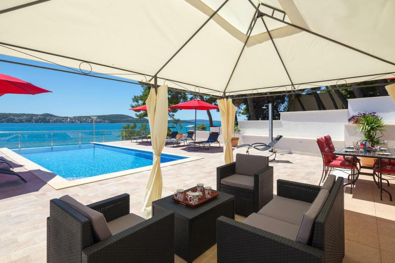 Gem Of The Sea Luxury Beach Apartment With Brand New Heating Infinity Pool Трогир Экстерьер фото