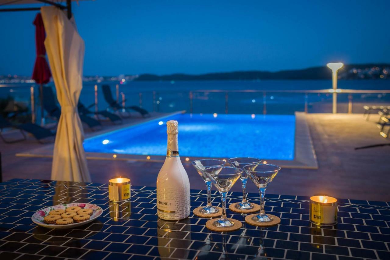 Gem Of The Sea Luxury Beach Apartment With Brand New Heating Infinity Pool Трогир Экстерьер фото