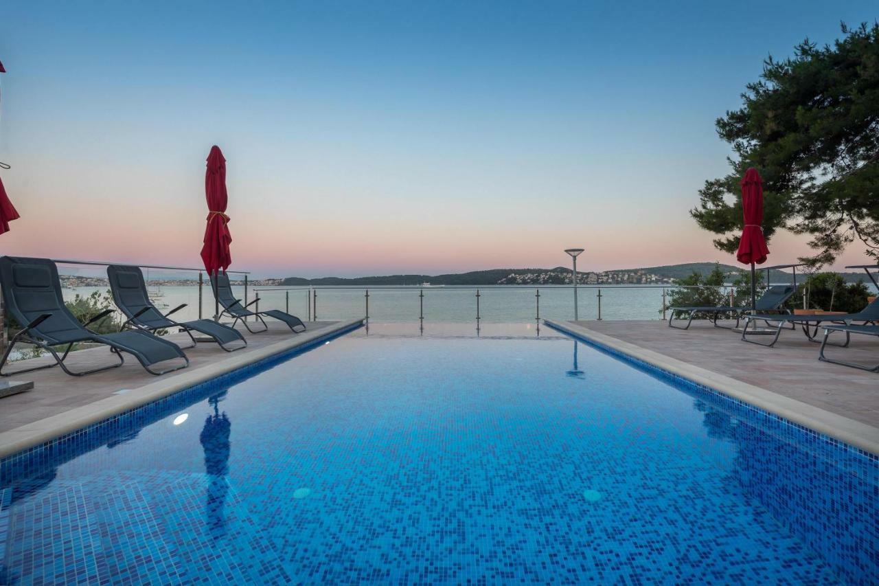 Gem Of The Sea Luxury Beach Apartment With Brand New Heating Infinity Pool Трогир Экстерьер фото